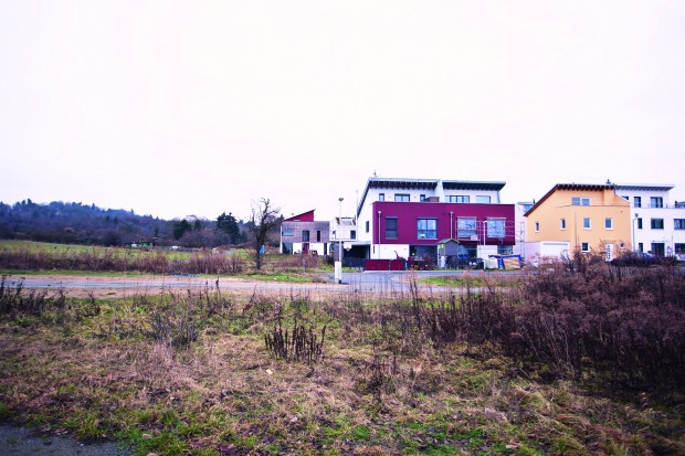 Stadtplanerische Langeweile mitten in der Natur: 200qm schlüsselfertiges Glück am Rand der Streuobstwiesen in Eberstadt Foto: Jan Ehlers
