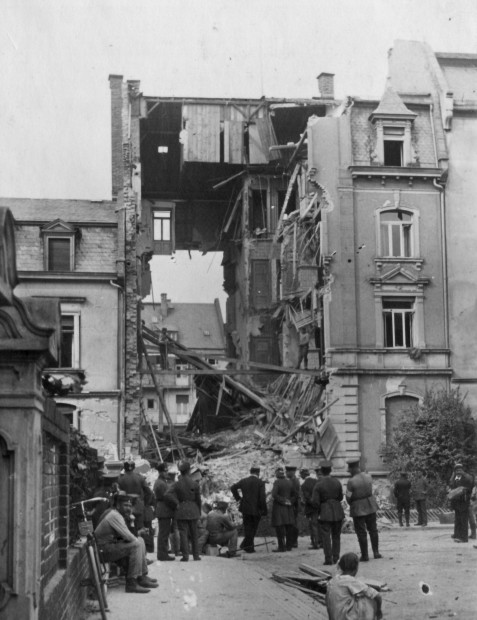 Zerstörtes Haus in der Soderstraße nach Fliegerangriff vom 16. August 1918 | Historisches Bildmaterial: Stadtarchiv Darmstadt