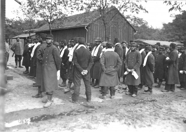 Kriegsgefangene Franzosen im Lager in Griesheim, wohl 1914 | Historisches Bildmaterial: Stadtarchiv Darmstadt