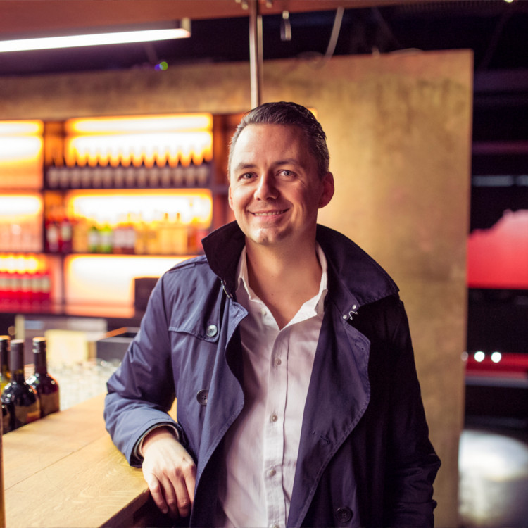 kommen-und-gehen_89_die-bar