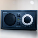 Der Rasierapparat „Sixtant“ von Braun und das Radio „Model One“ von Tivoli Audio