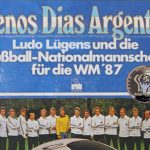 Ernst happelt im Karton